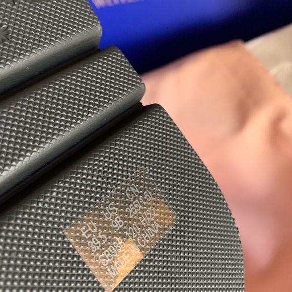 Authentic STUART WEITZMAN SOFT Genuine Shearling 10"H cozy boots - Picture 14 of 15